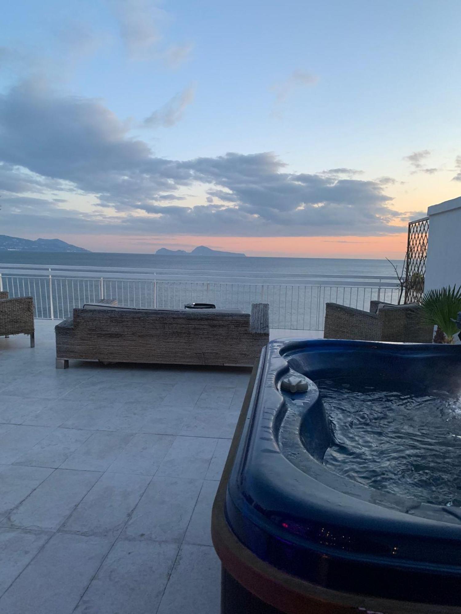 Апартаменты Thomas Sea View Торре-дель-Греко Экстерьер фото
